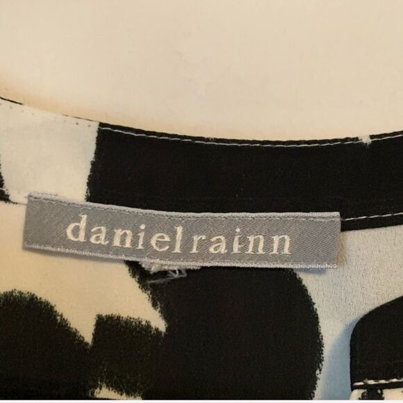 Daniel Rainn Black/white blouse, V-neck, long-sleeved, beautiful, elegant, S/M - Picture 2 of 11